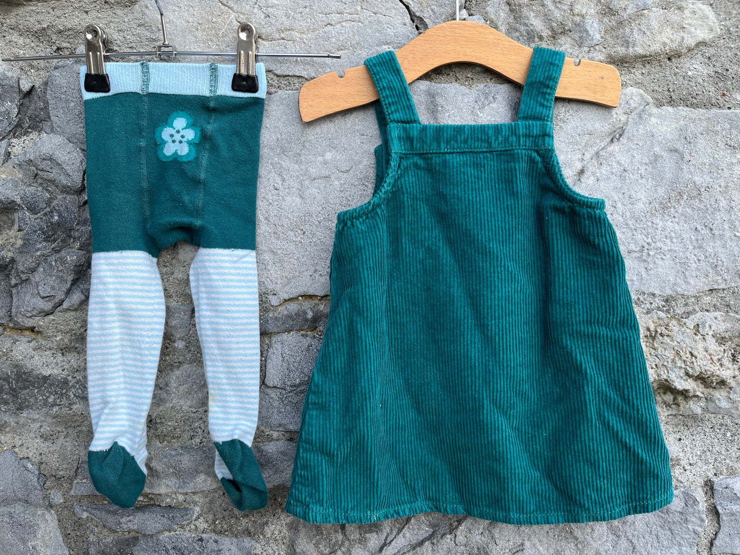 Green cord pinafore&tights  9-12m (74-80cm)