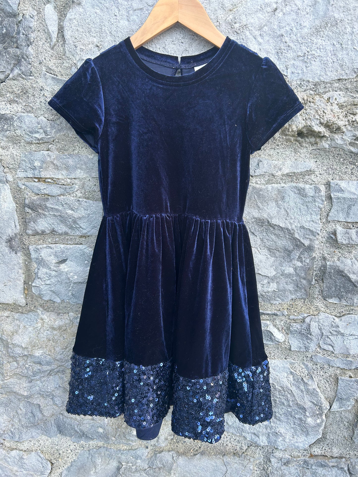 Navy velvet sequin dress  8-9y (128-134cm)