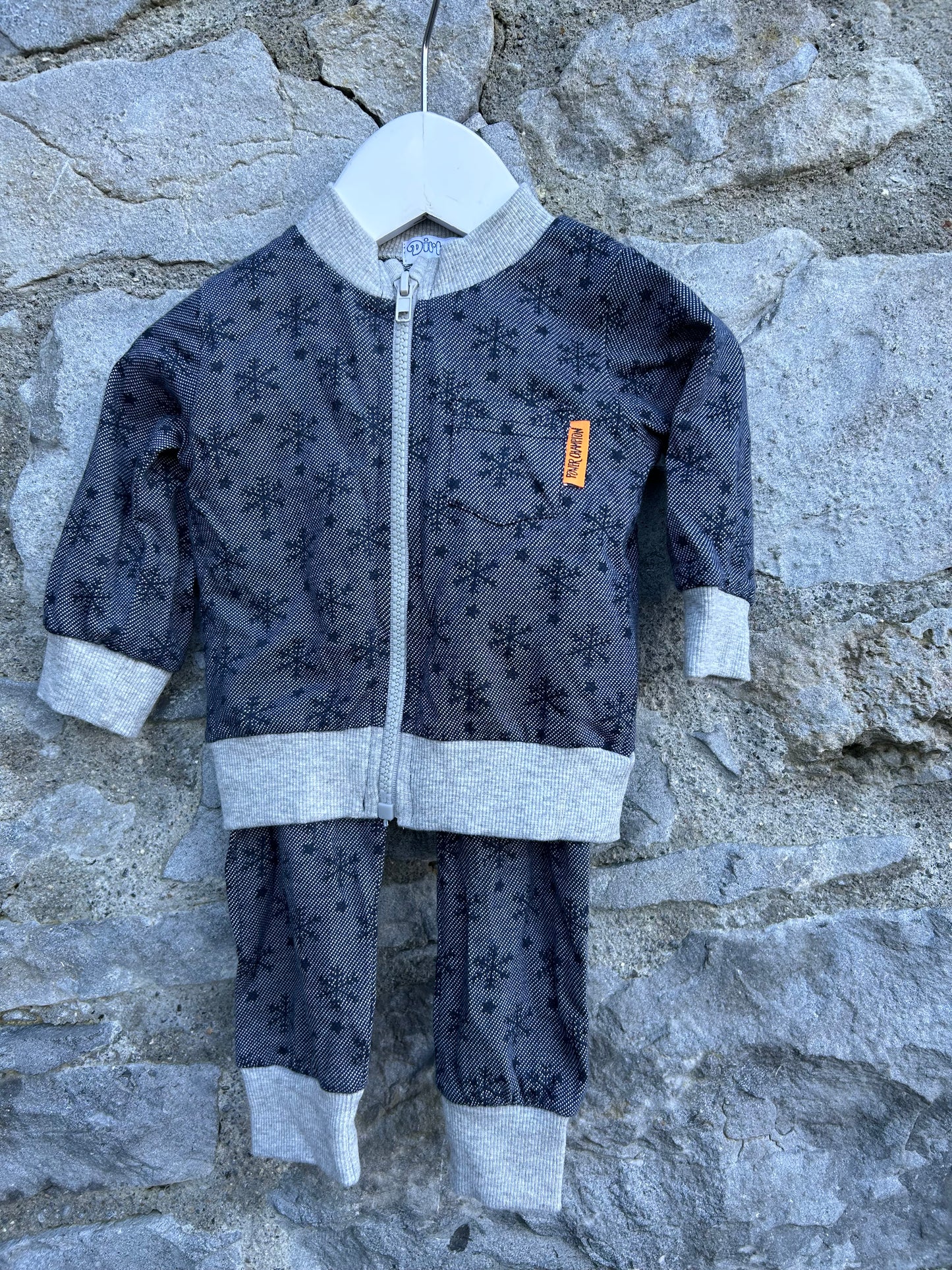 Snowflakes grey tracksuit  3-6m (62-68cm)