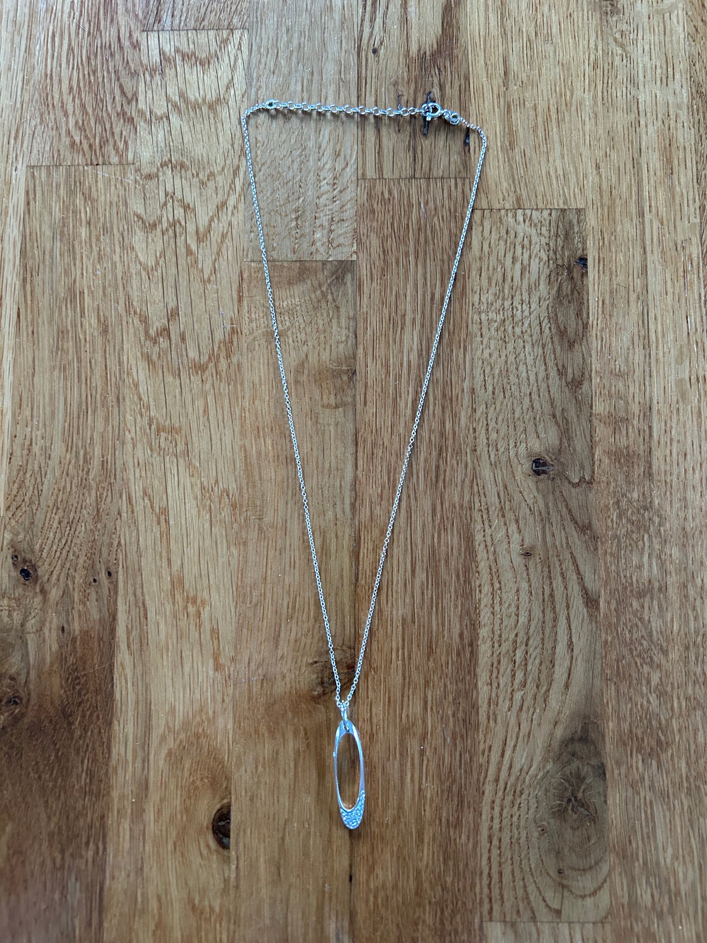 Oval pendant necklace