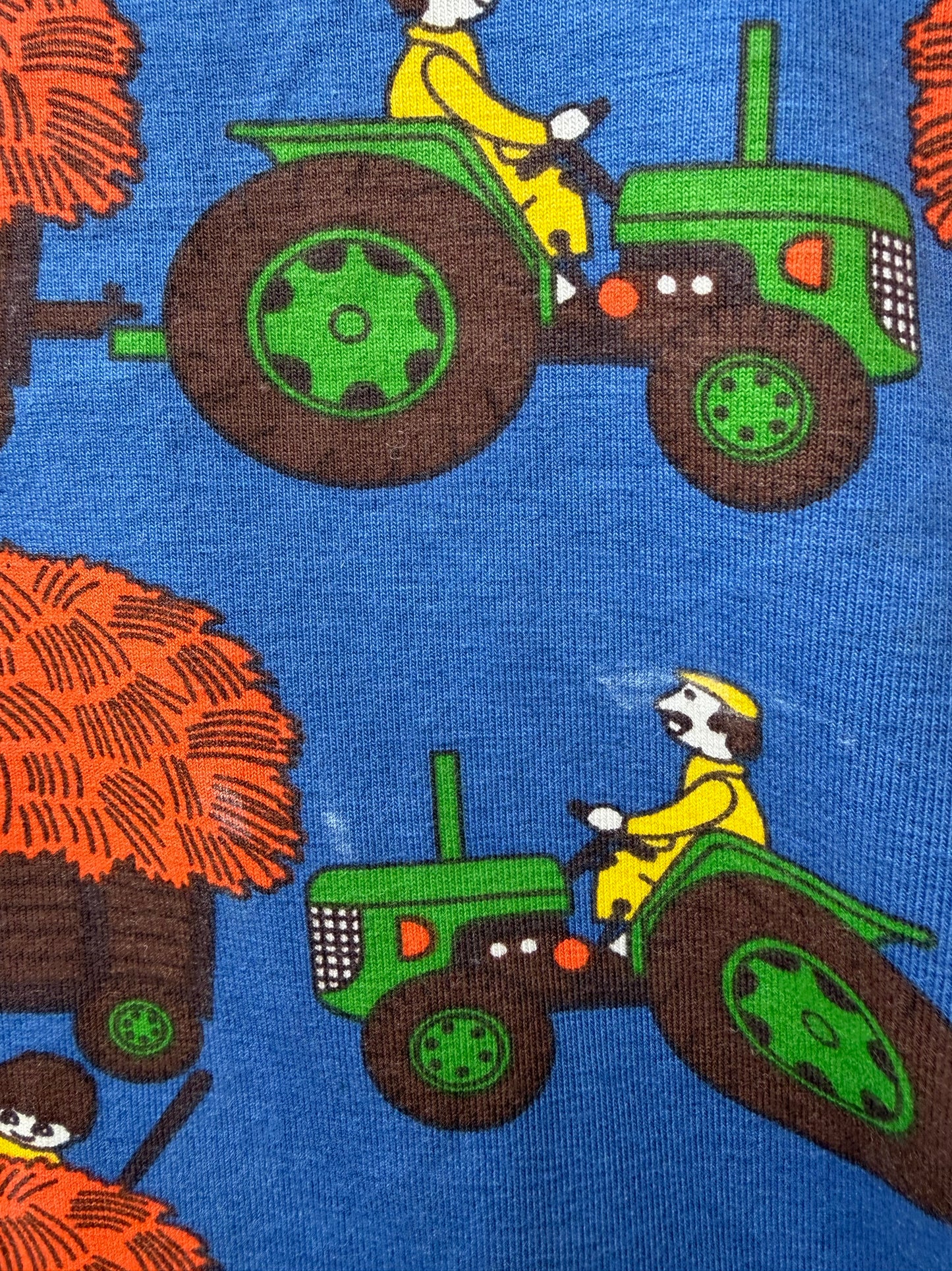 Tractors with hay blue top  3-4y (98-104cm)