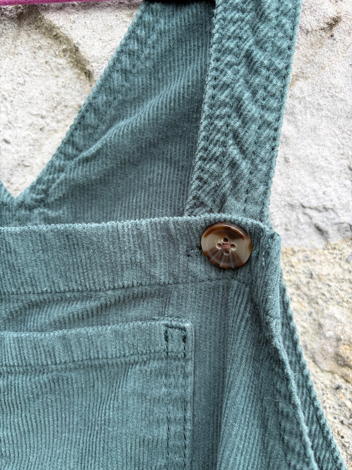 Green cord pinafore  9y (134cm)