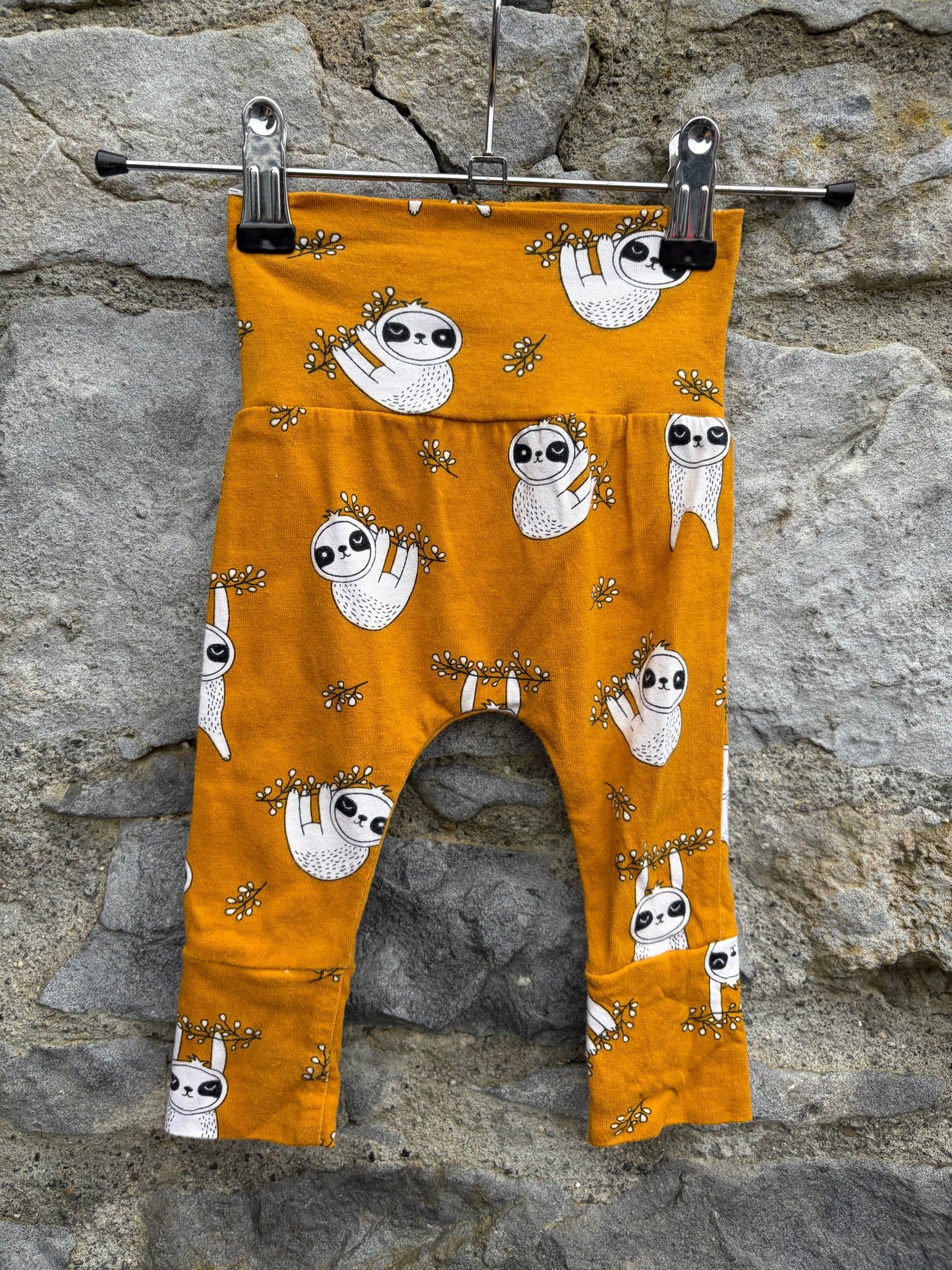 Sloths mustard pants 0-3m (56-62cm)