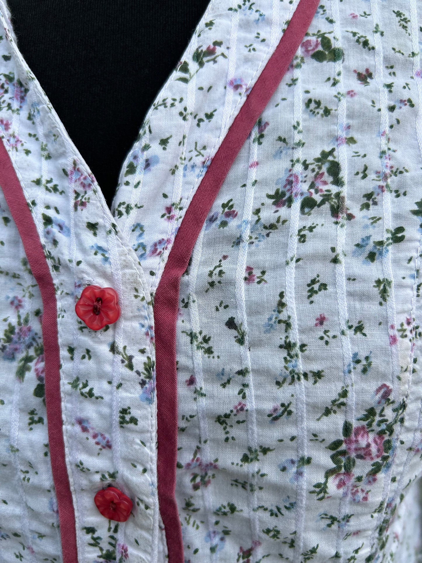 Tiny flowers white shirt uk 6-8