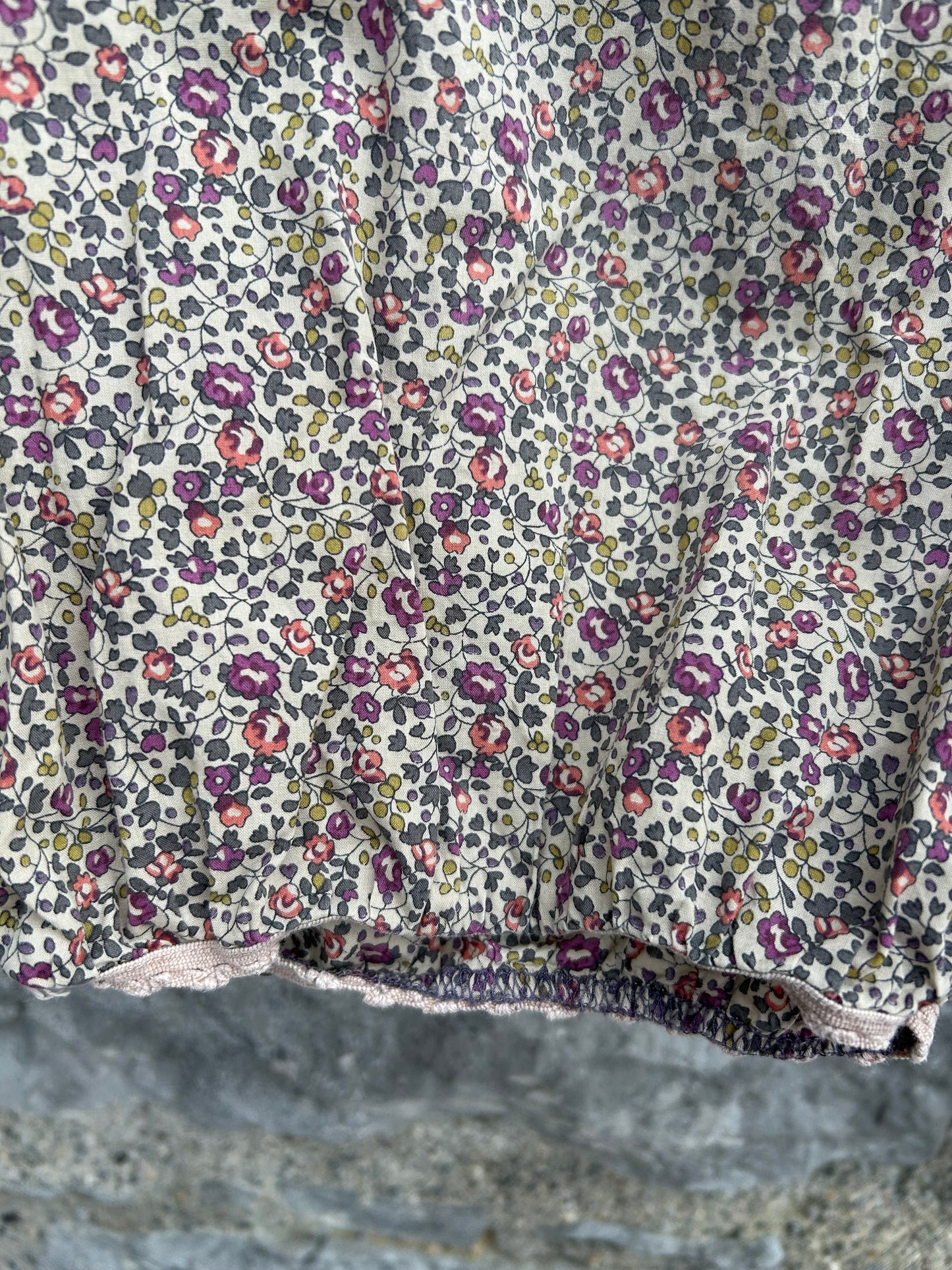 Beige tiny flowers baggy pants 4y (104cm)