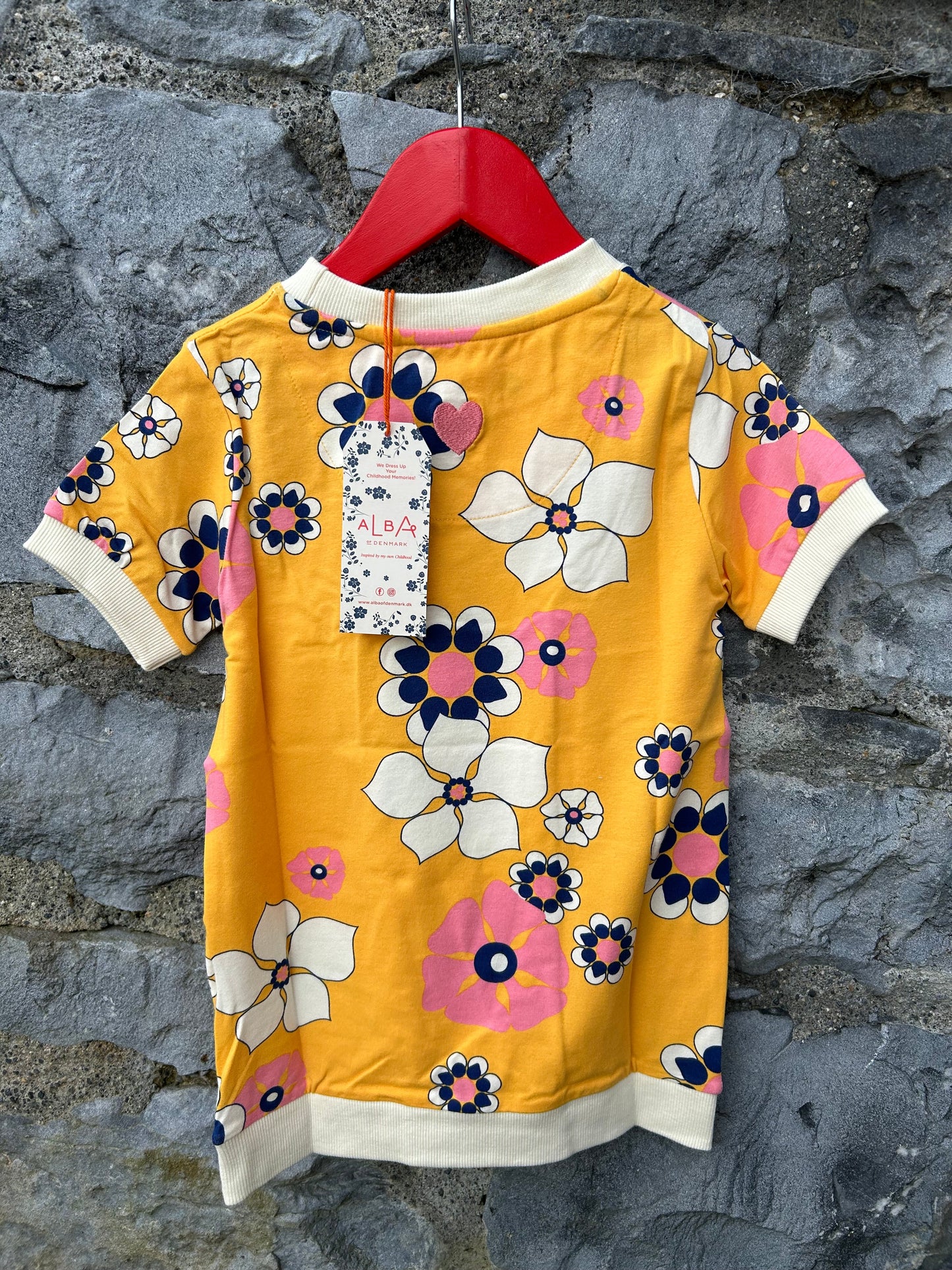 Yellow floral T-shirt  7y (122cm)