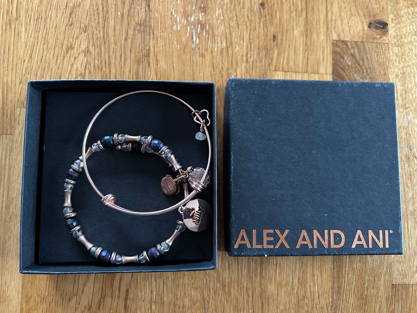 Lilly charm bracelet set