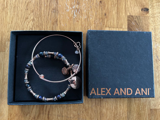 Lilly charm bracelet set