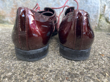Load image into Gallery viewer, Maroon patent brogues  uk 6 (eu 39)
