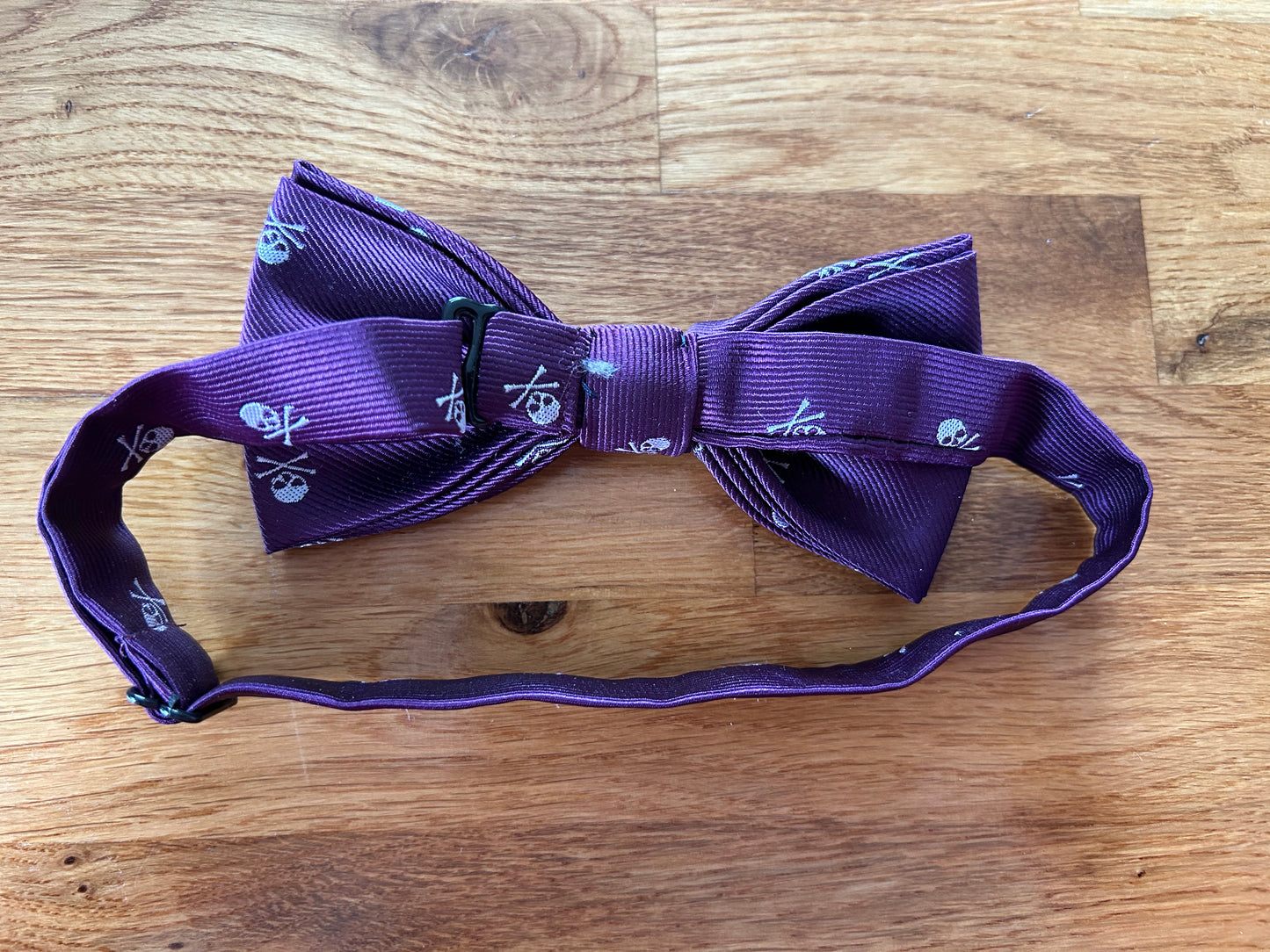 Purple skull bow tie