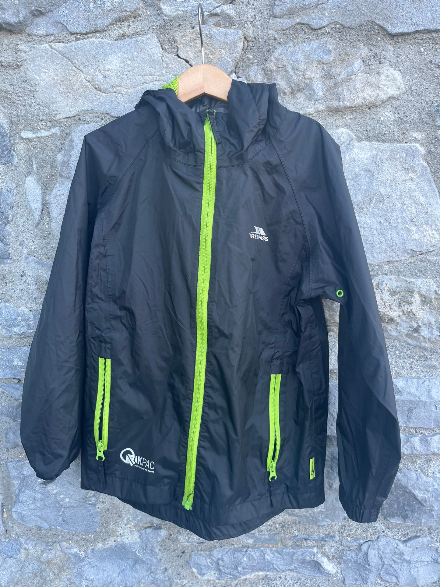 Black rain jacket   7-8y (122-128cm)