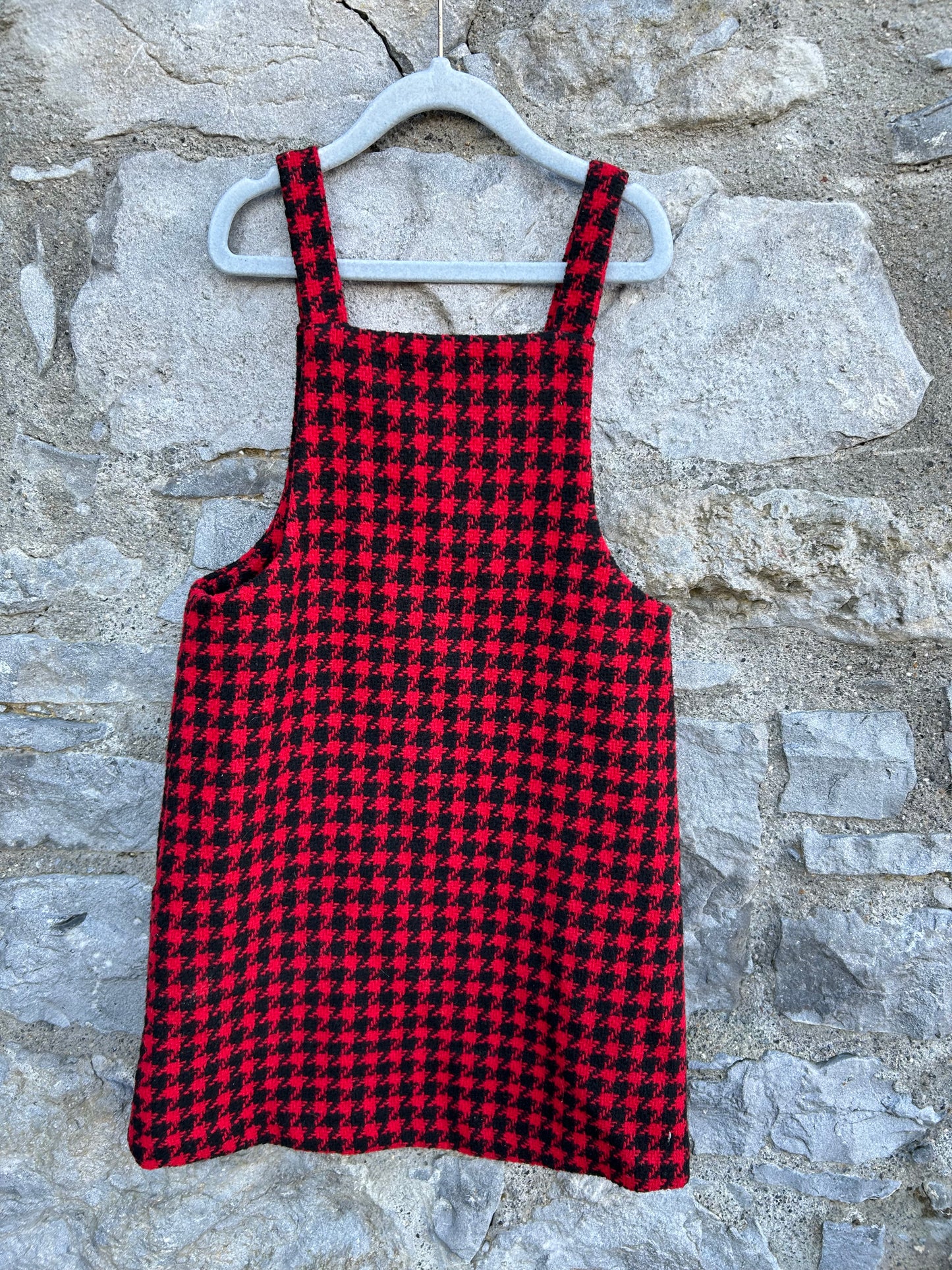 Red&black herringbone pinafore   8-9y (128-134cm)