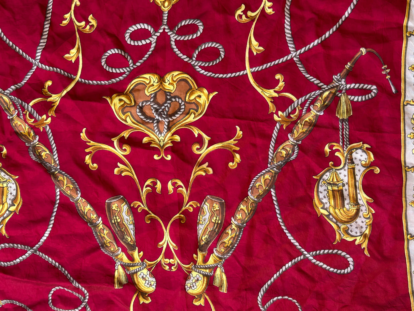 Red&chain  scarf