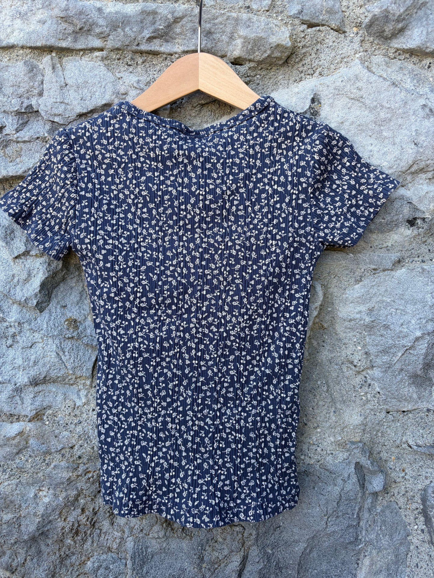 Floral navy fitted top  6-7y (116-122cm)