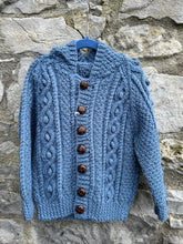 Load image into Gallery viewer, Blue hooded Aran style cardigan   4-5y (104-110cm)
