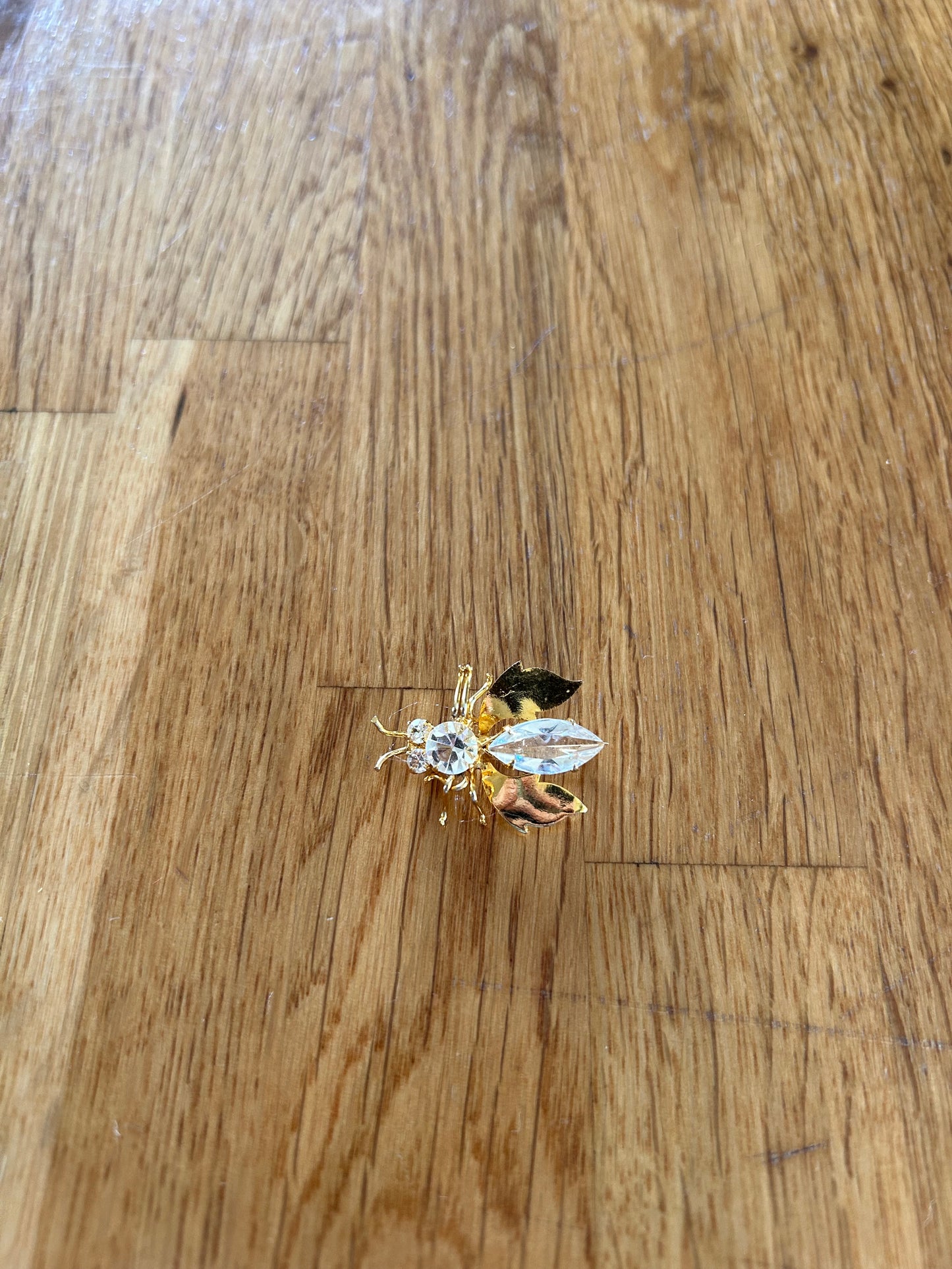 Bee brooch
