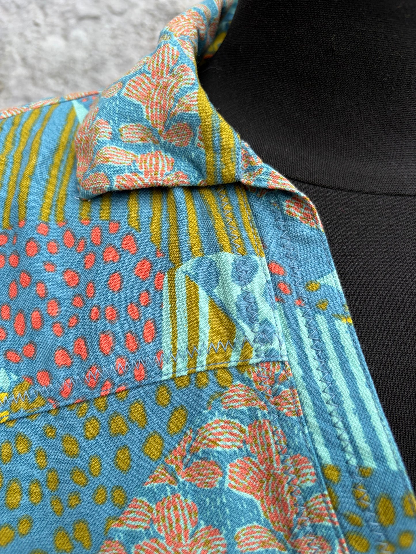 Blue abstract top uk 8