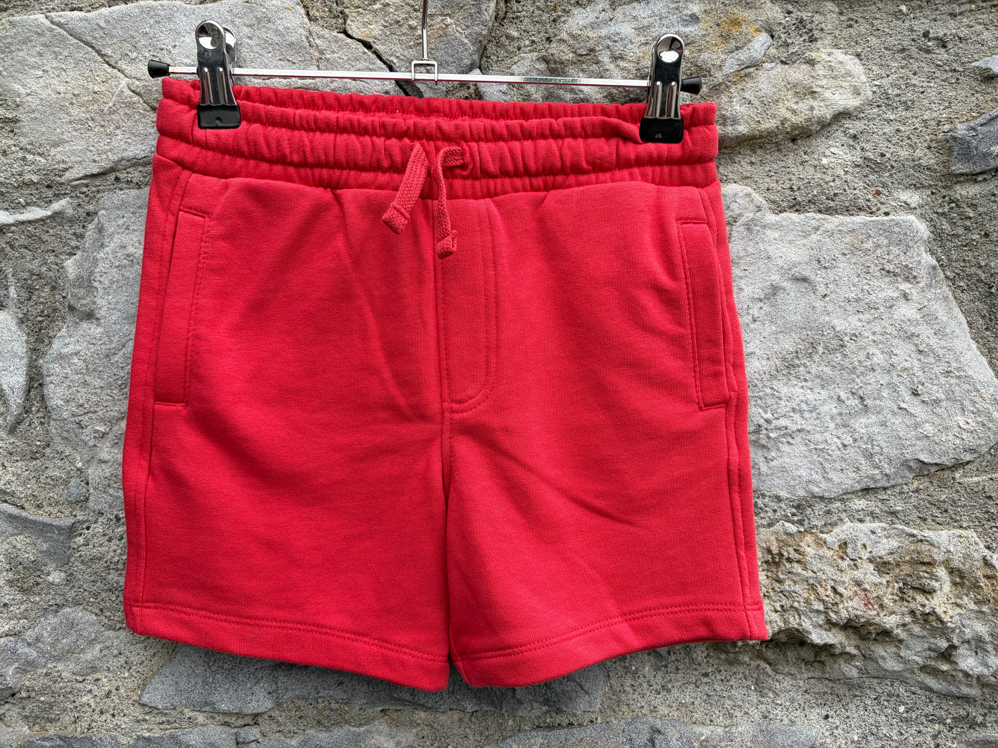 Red shorts  5-6y (110-116cm)