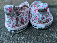 Load image into Gallery viewer, Floral converse  uk 6 (eu 39)
