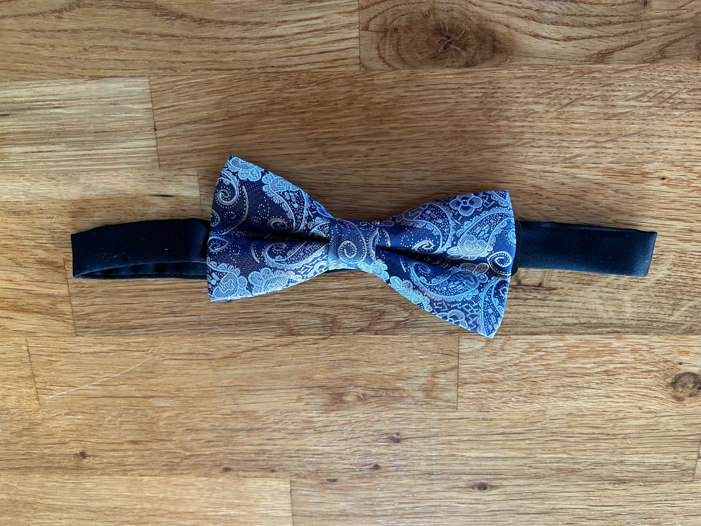 Navy paisley bow tie