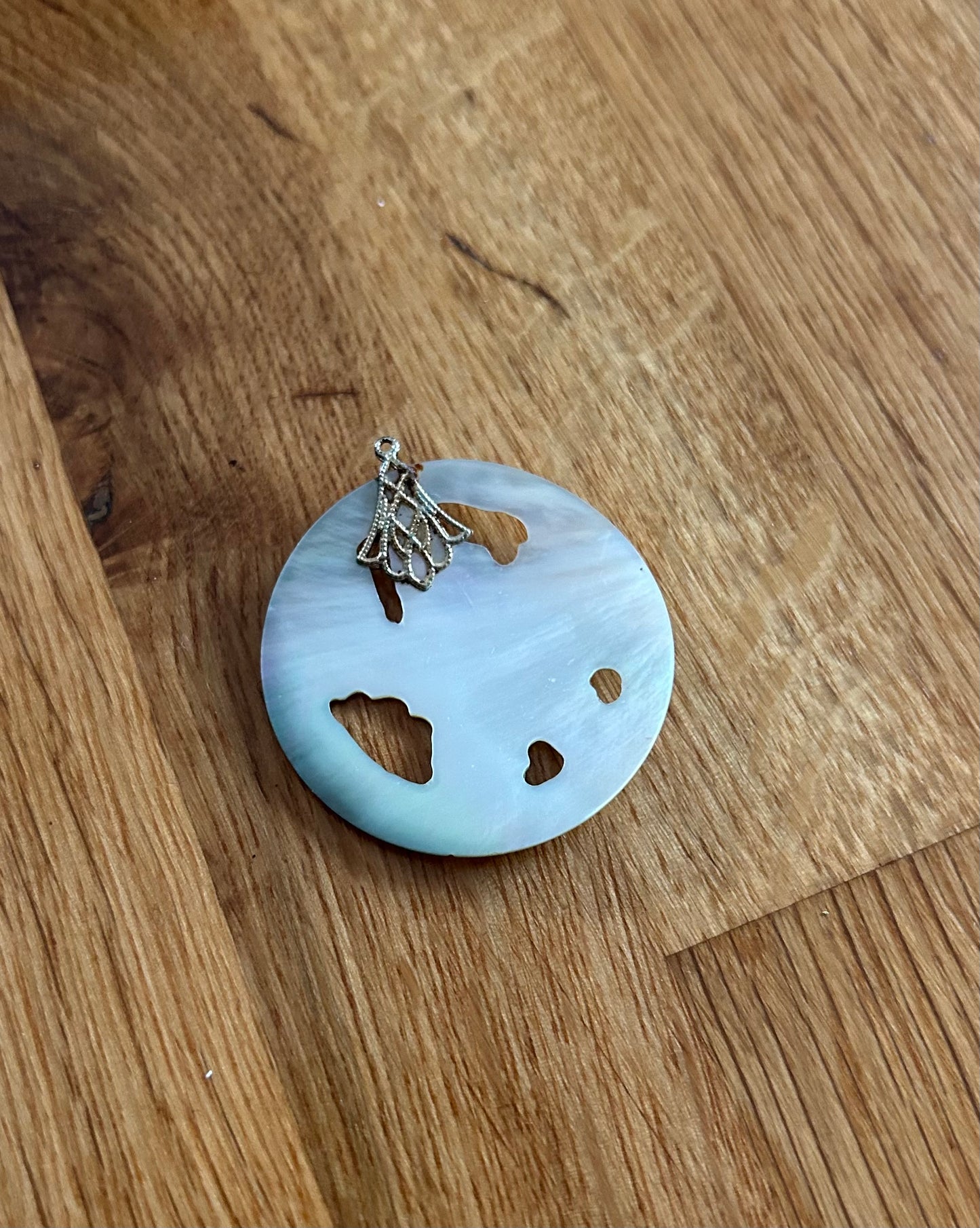 Mother of pearl pendant