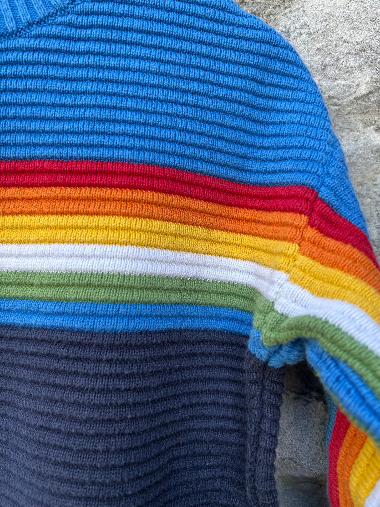 Rainbow stripes blue jumper 3-4y (98-104cm)