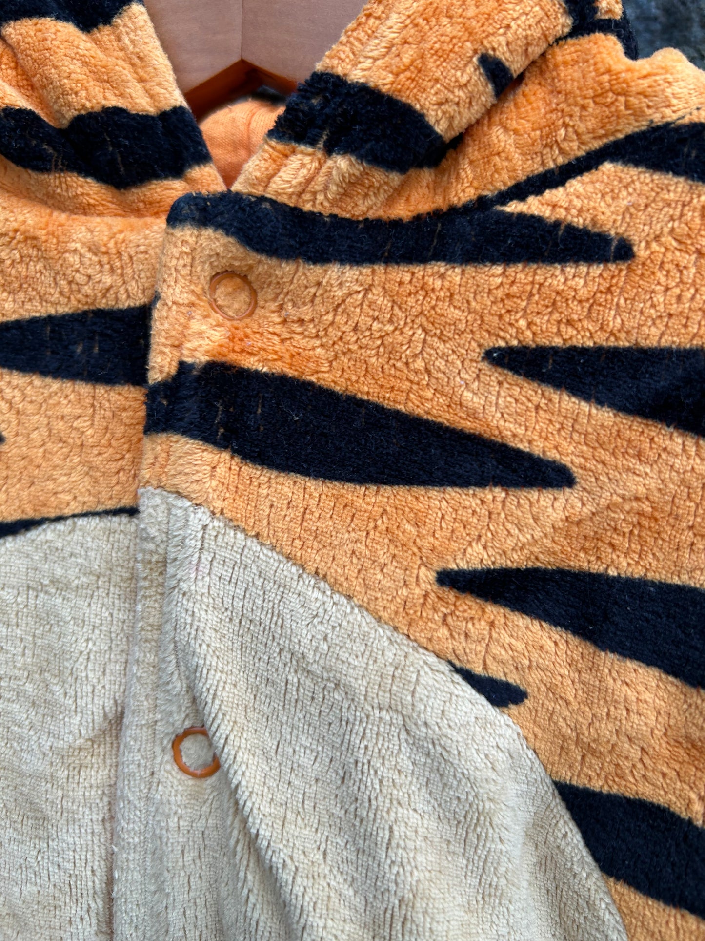 Tiger velour onesie  3-6m (62-68cm)