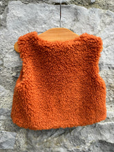Load image into Gallery viewer, Brown furry waistcoat 18-24m (86-92cm)
