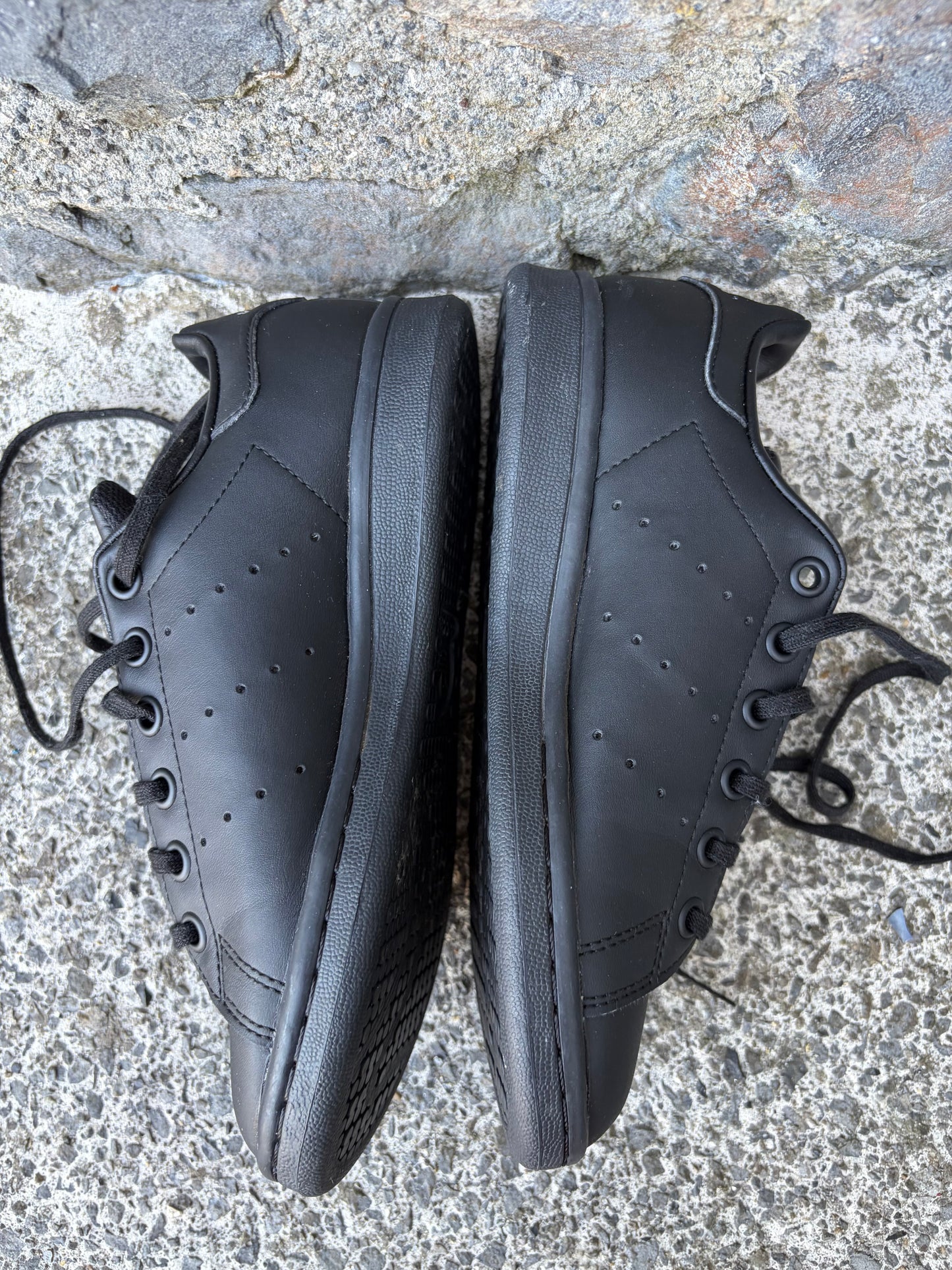 Stan Smith core black shoes  uk 3 (eu 35.5)