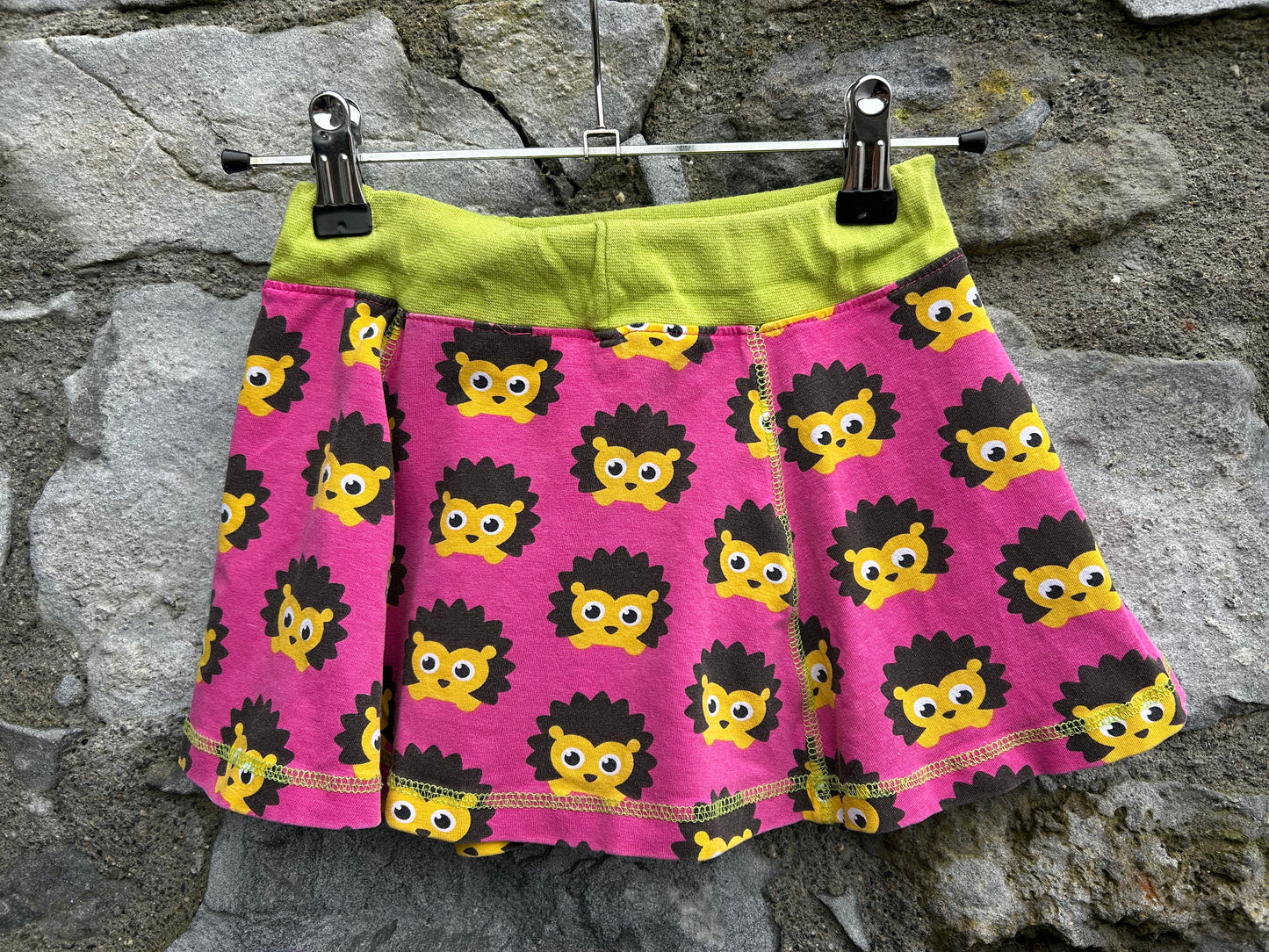 Hedgehog pink skirt  3-4y (98-104cm)