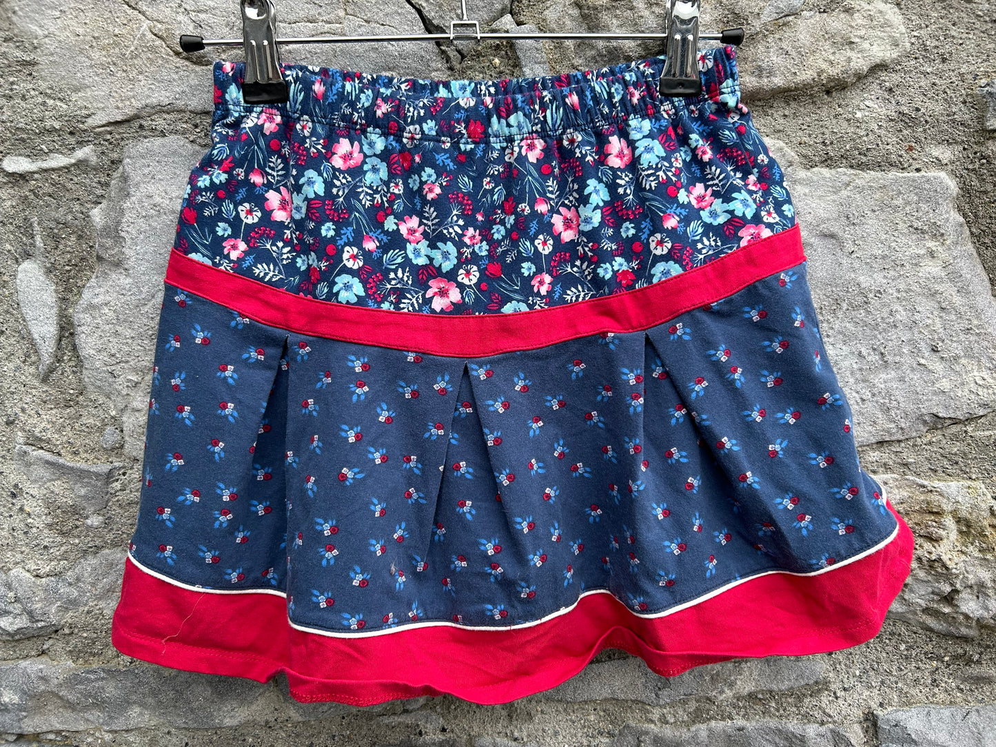 Navy floral skirt  9-10y (134-140cm)