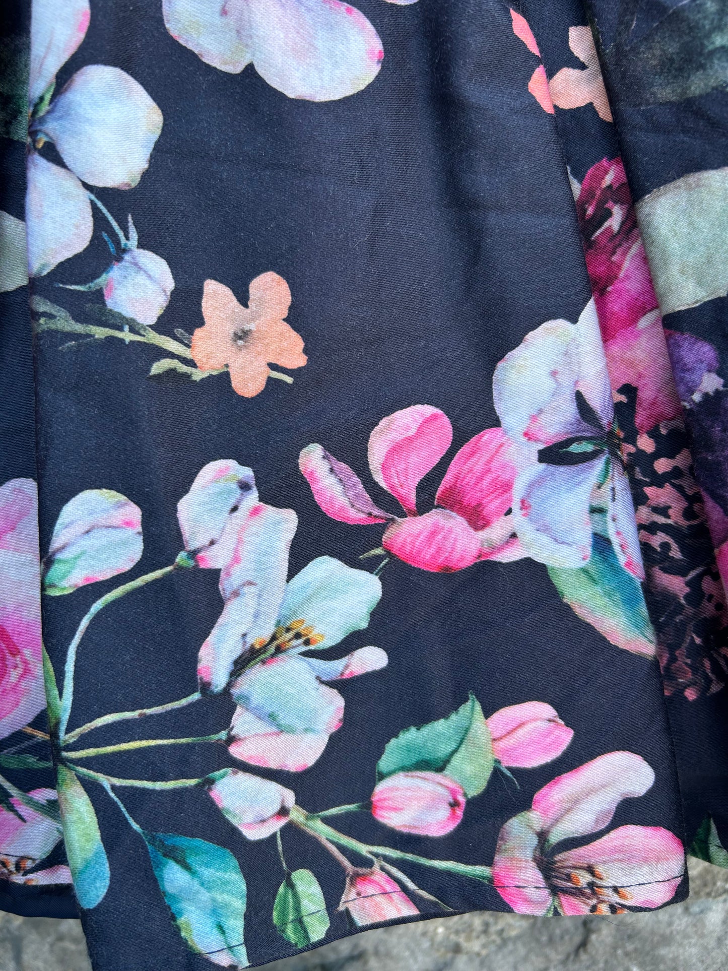 Pink flowers navy skirt 8y (128cm)