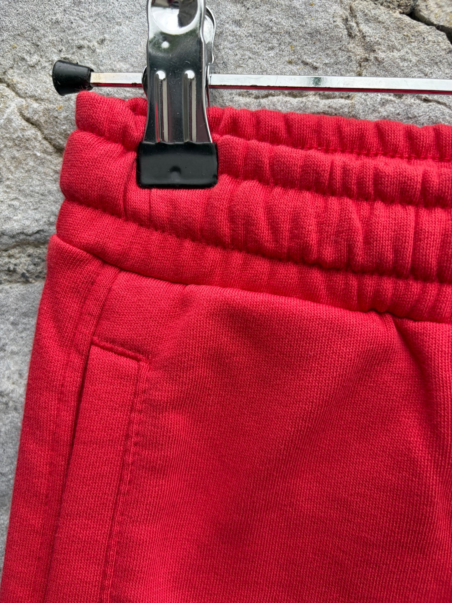 Red shorts  5-6y (110-116cm)
