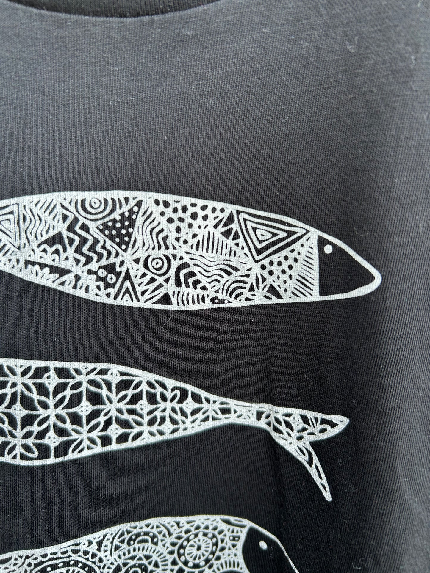 Geometric fish black T-shirt 12-13y (152-158cm)