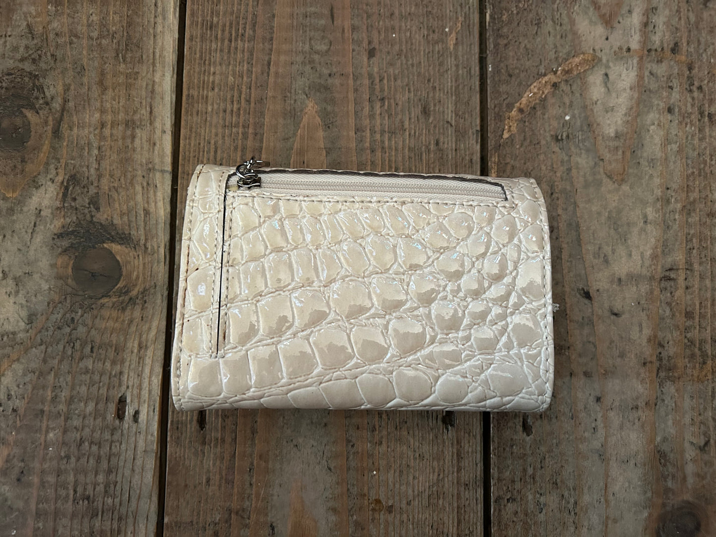 Guess ivory wallet