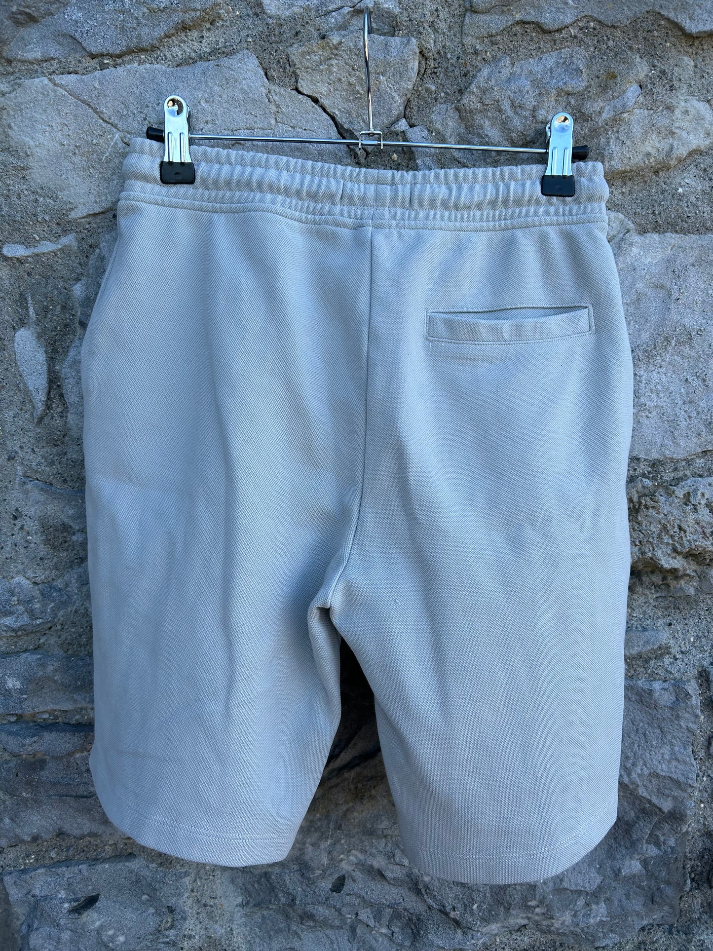 Beige shorts  12y (152cm)