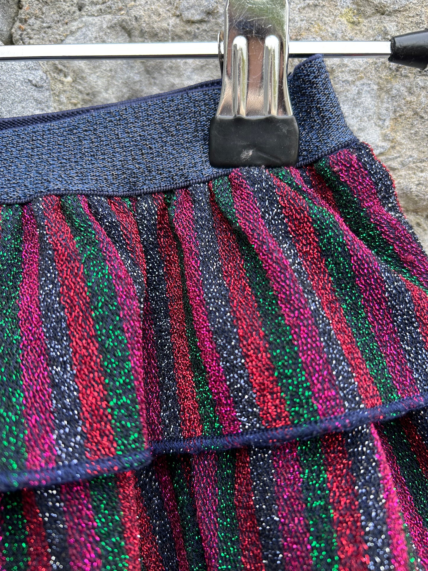 Maroon&green sparkly ruffled skirt  4-5y (104-110cm)