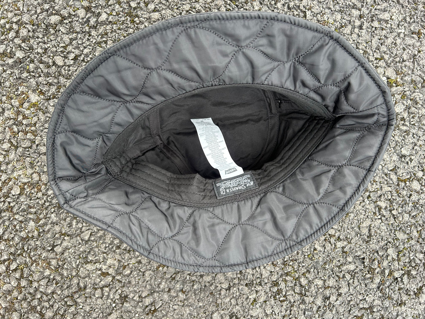 Black padded bucket hat