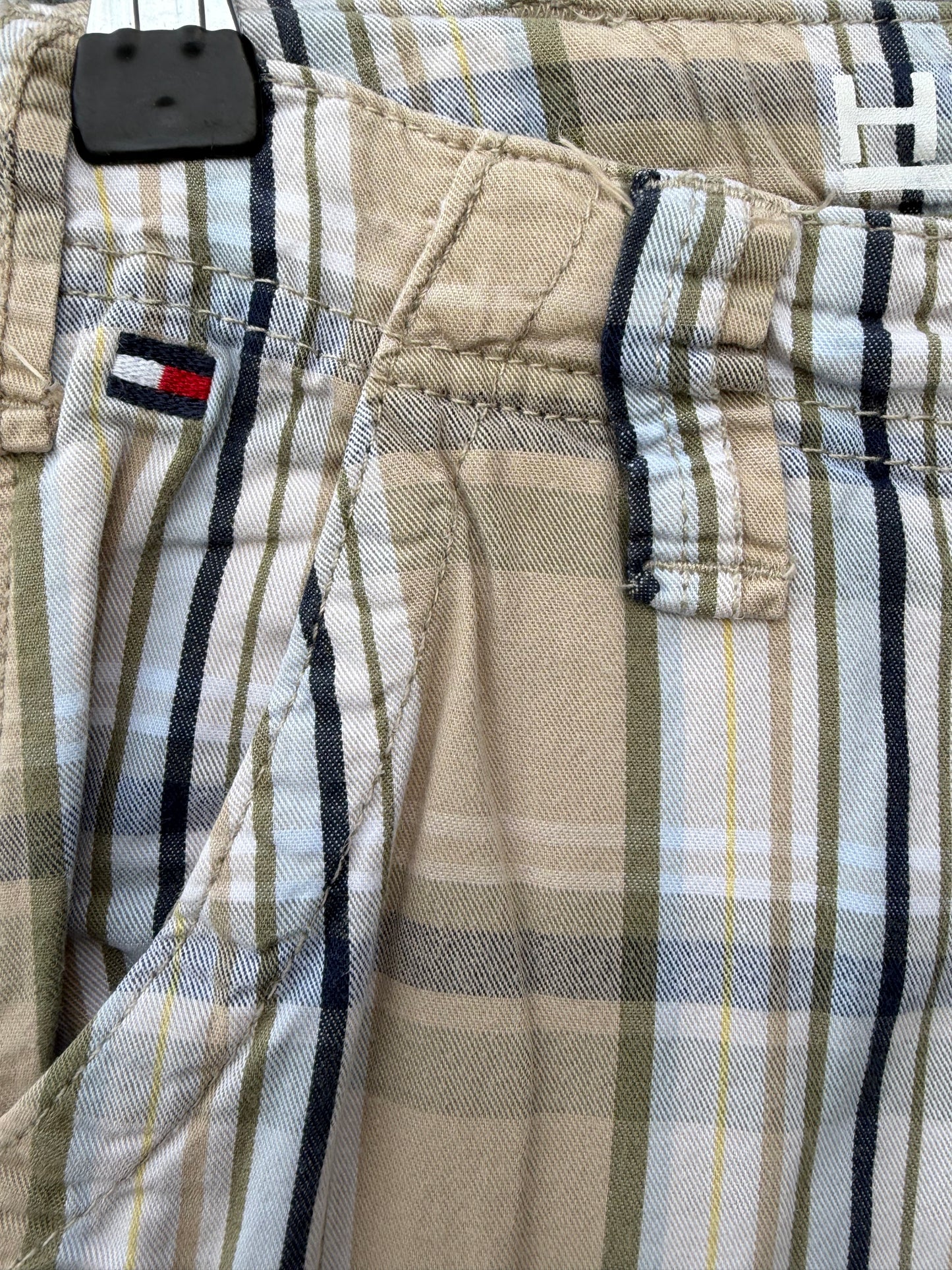 TH beige check cargo shorts  6y (116cm)
