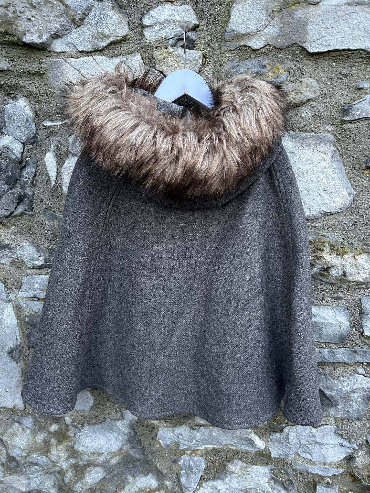 Grey cape with faux fur collar  9-10y (134-140cm)