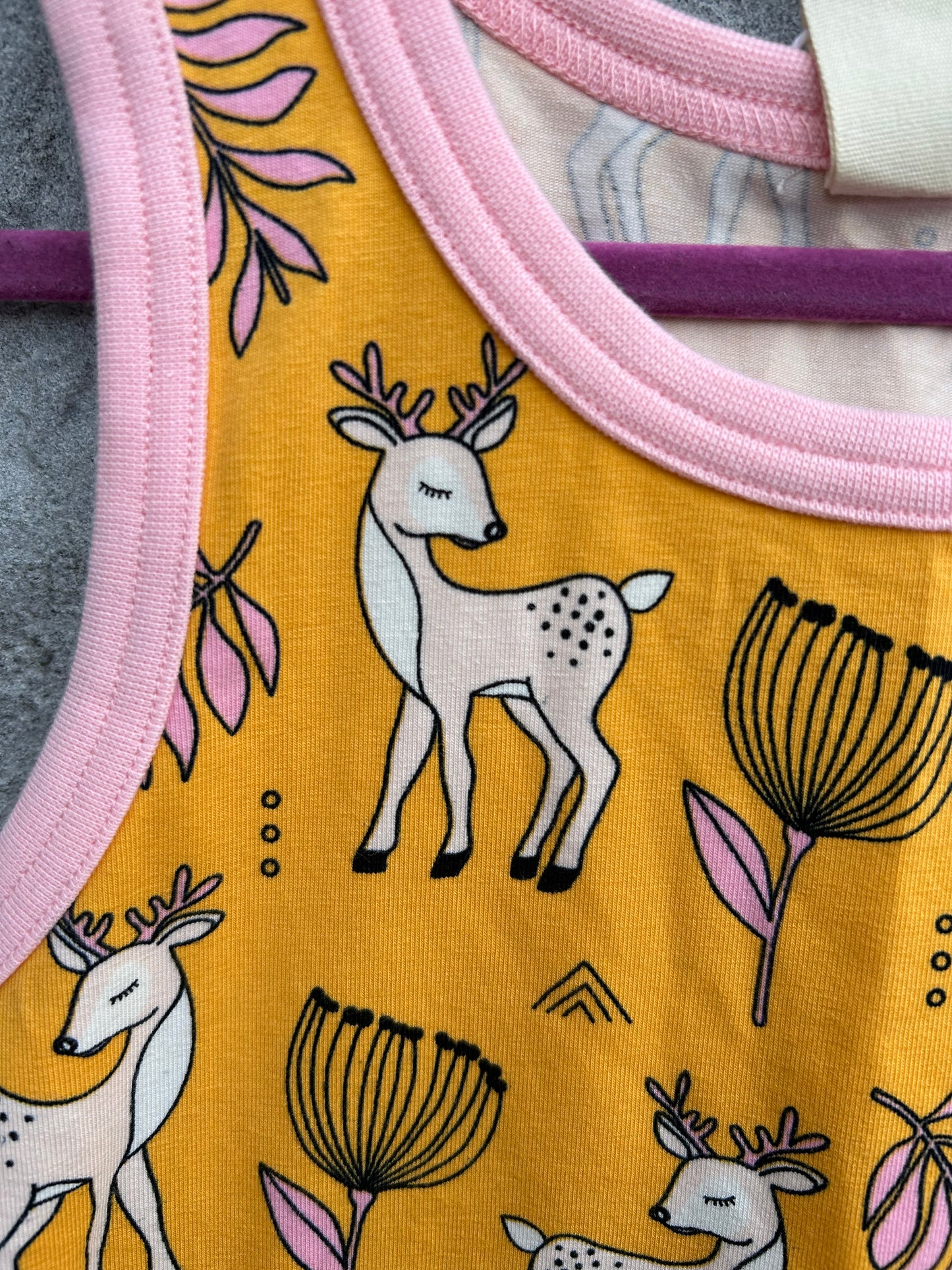 Deer mustard tank top 9-10y (134-140cm)