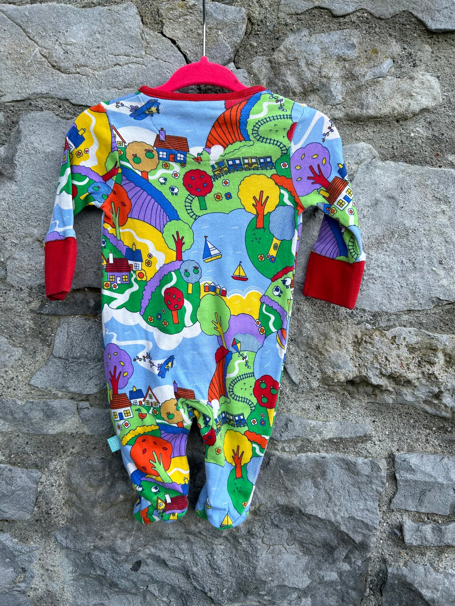 Colourful village onesie  0-1m (50-56cm)