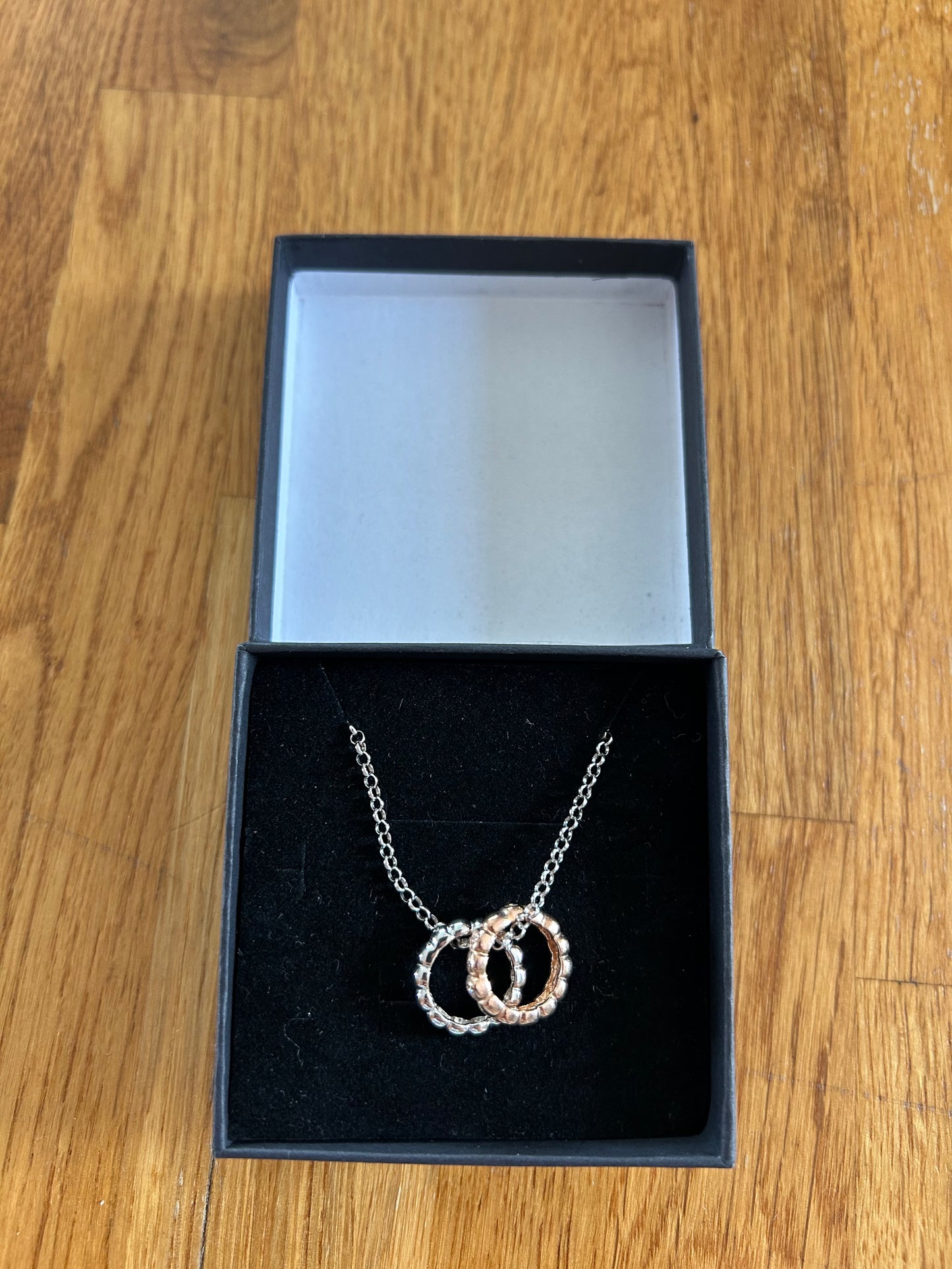 Double dot circle Necklace