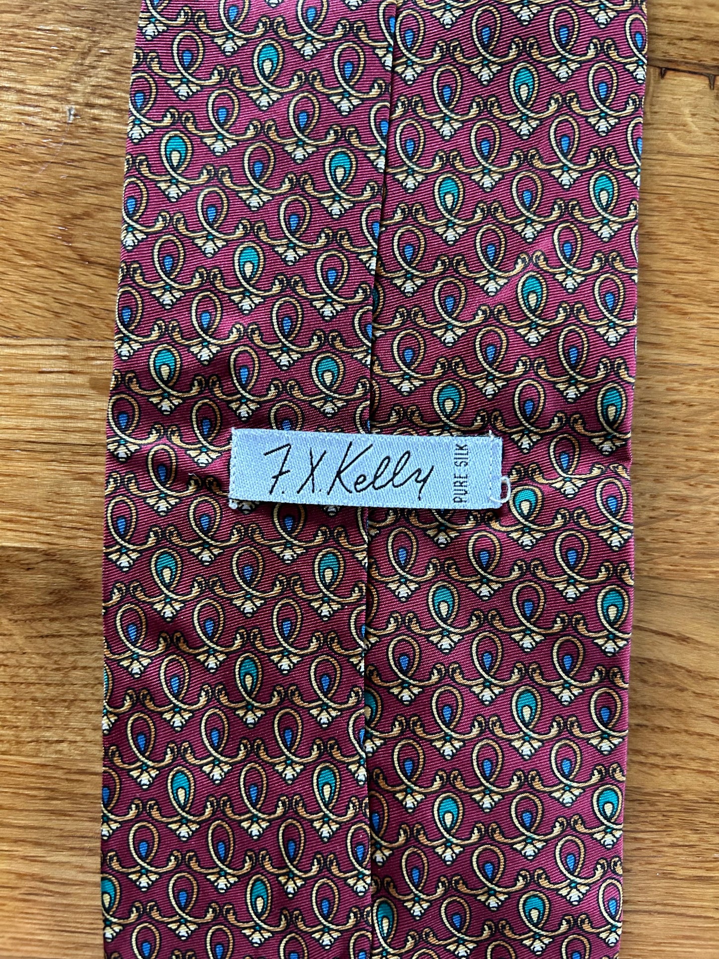 Maroon pattern tie