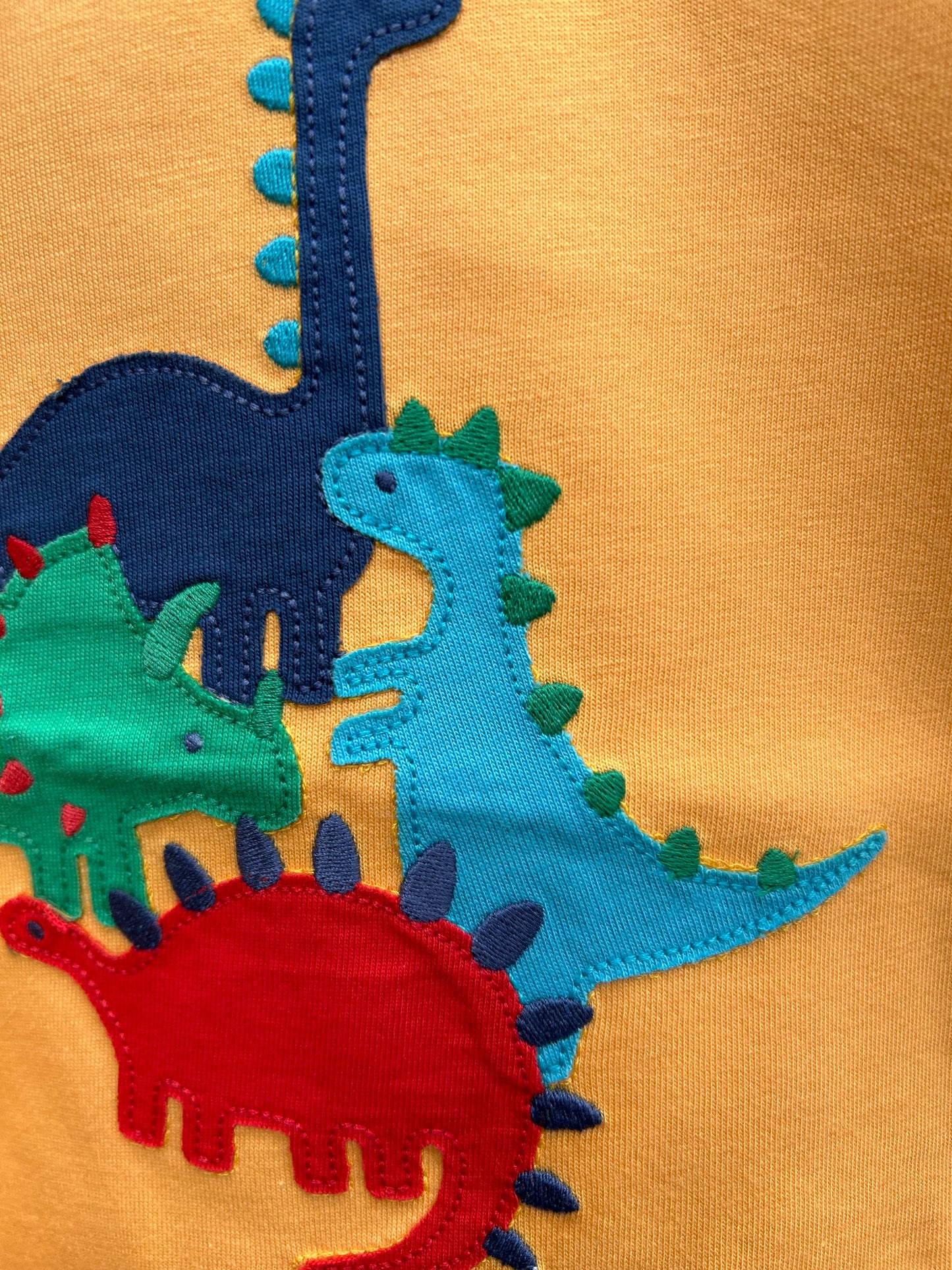 Dinosaurs yellows T-shirt  4y (104cm)