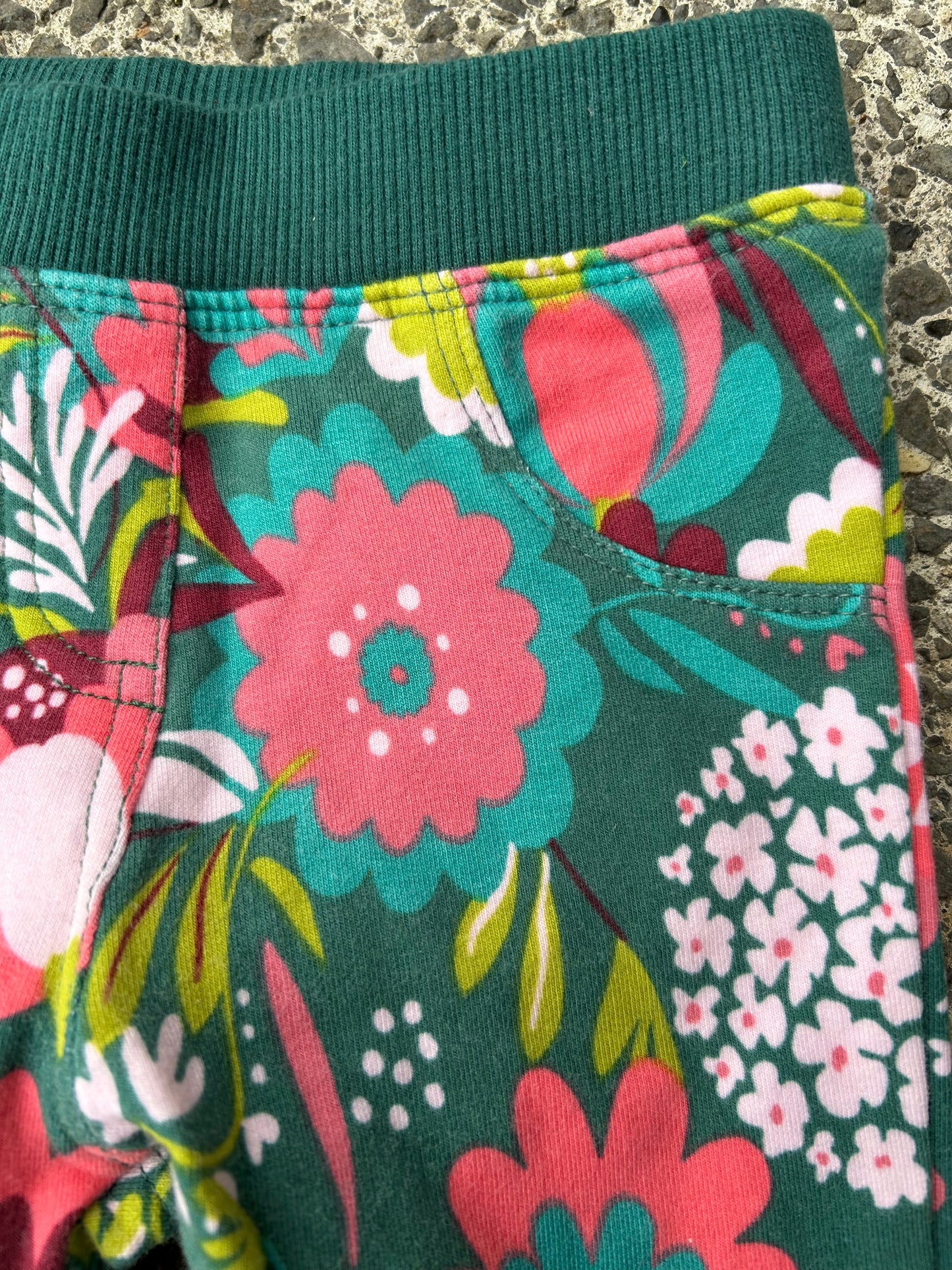 Colourful flowers green leggings 9-12m (74-80cm)