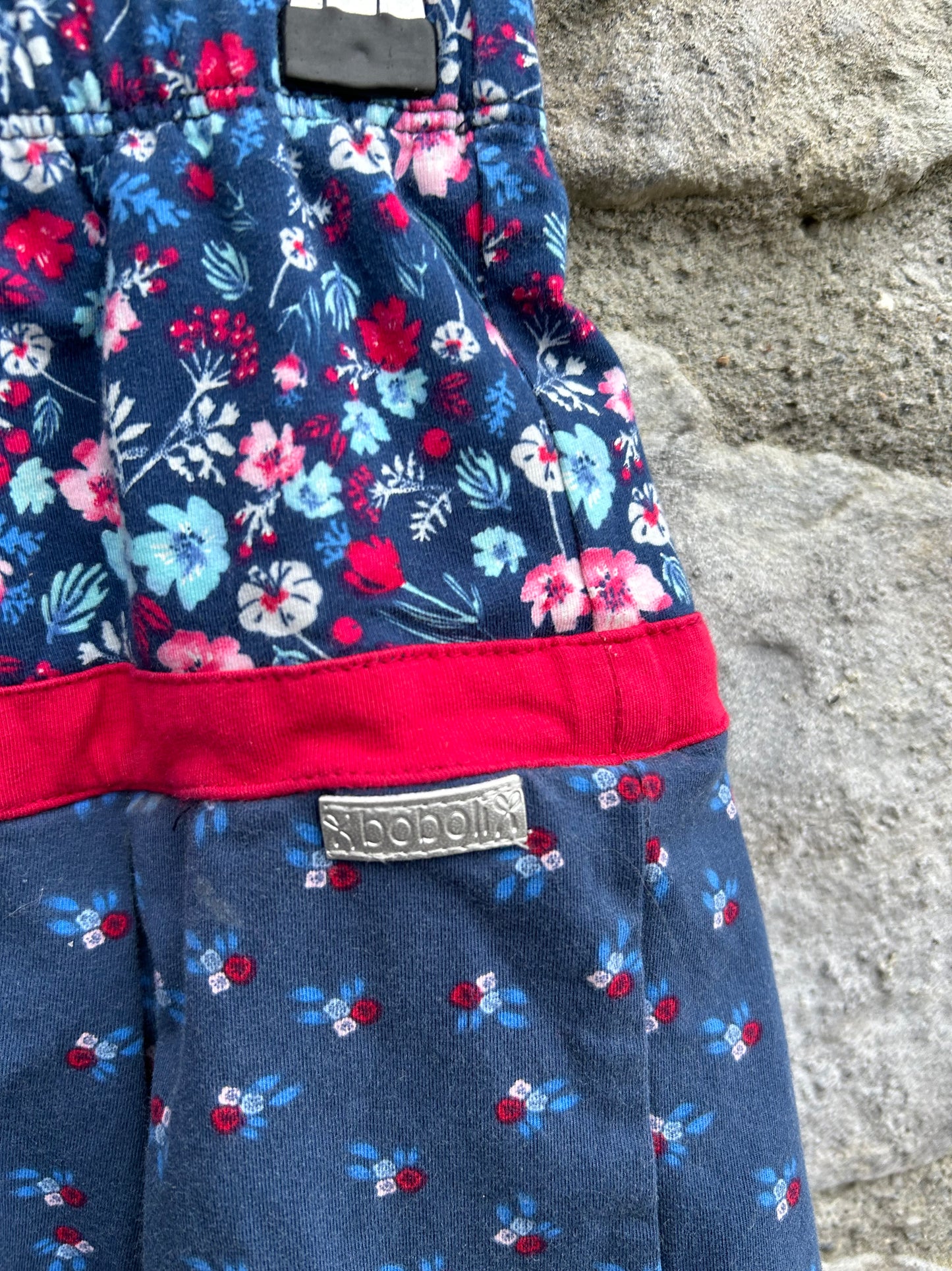 Navy floral skirt  9-10y (134-140cm)