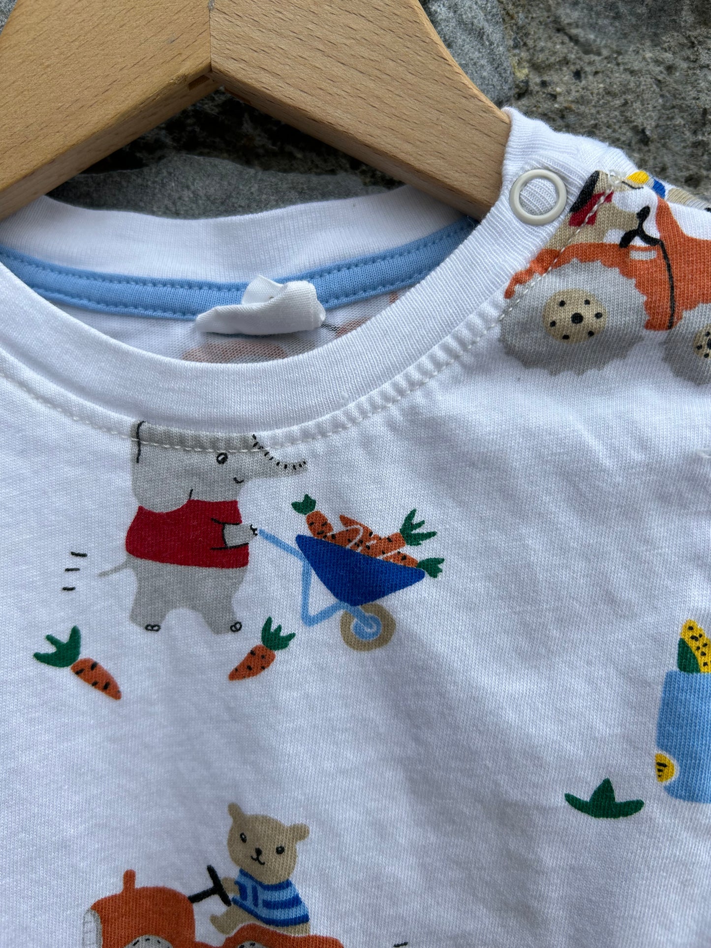 Farm white t-shirt  6-9m (68-74cm)