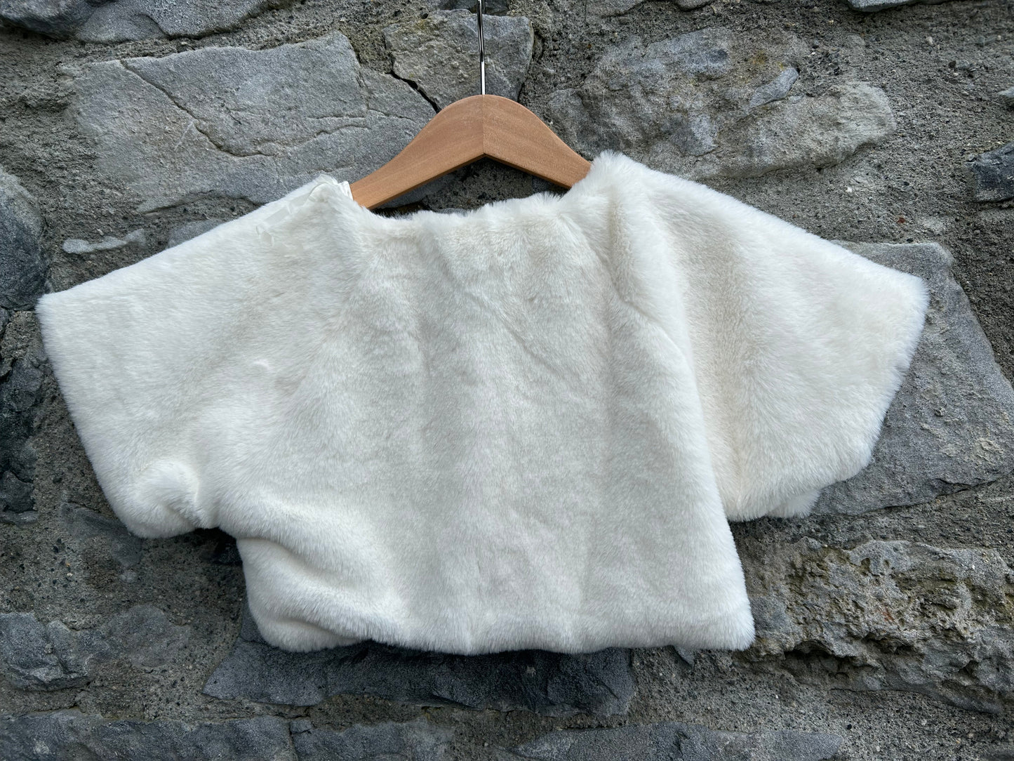 White furry bolero 5-6y (110-116cm)