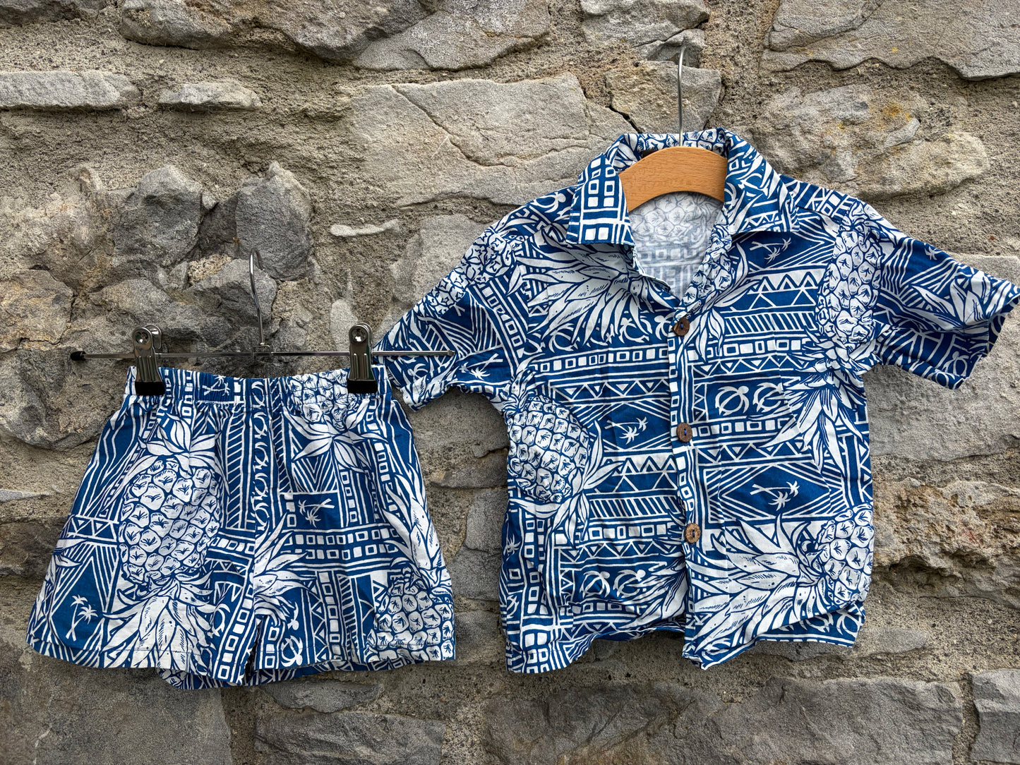 Pineapple blue shorts  18-24m (86-92cm)